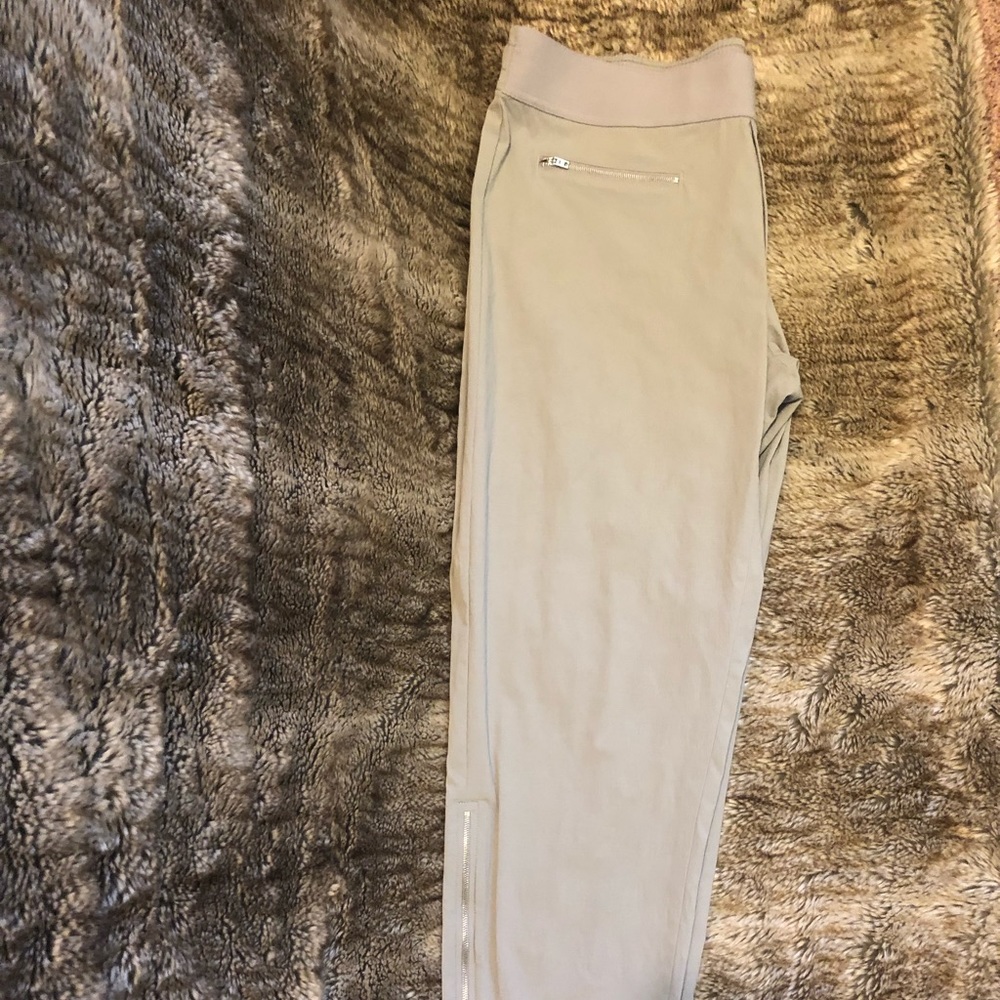 Athleta Crop Pants Size 14P  NWOT